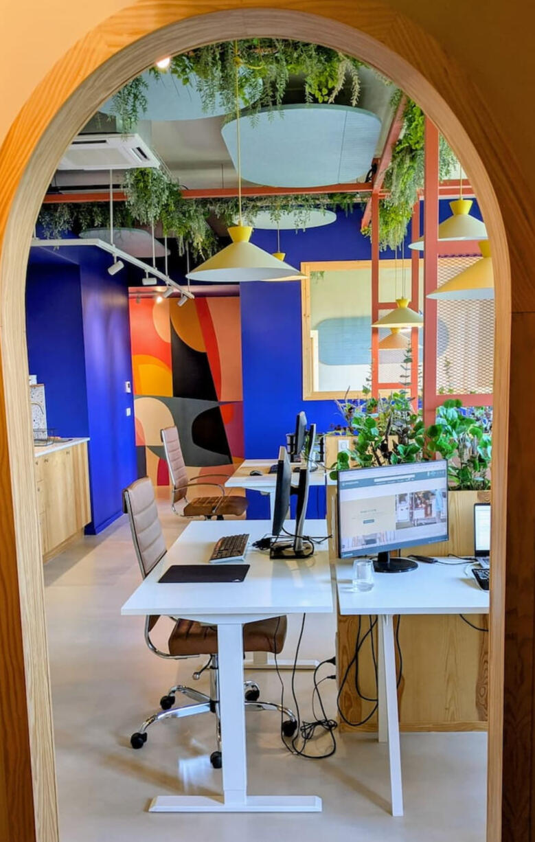 photo de l'open space et d'un bout de cuisine au Bootstrappers' Studio photo de l'open space et d'un bout de cuisine au Bootstrappers' Studio